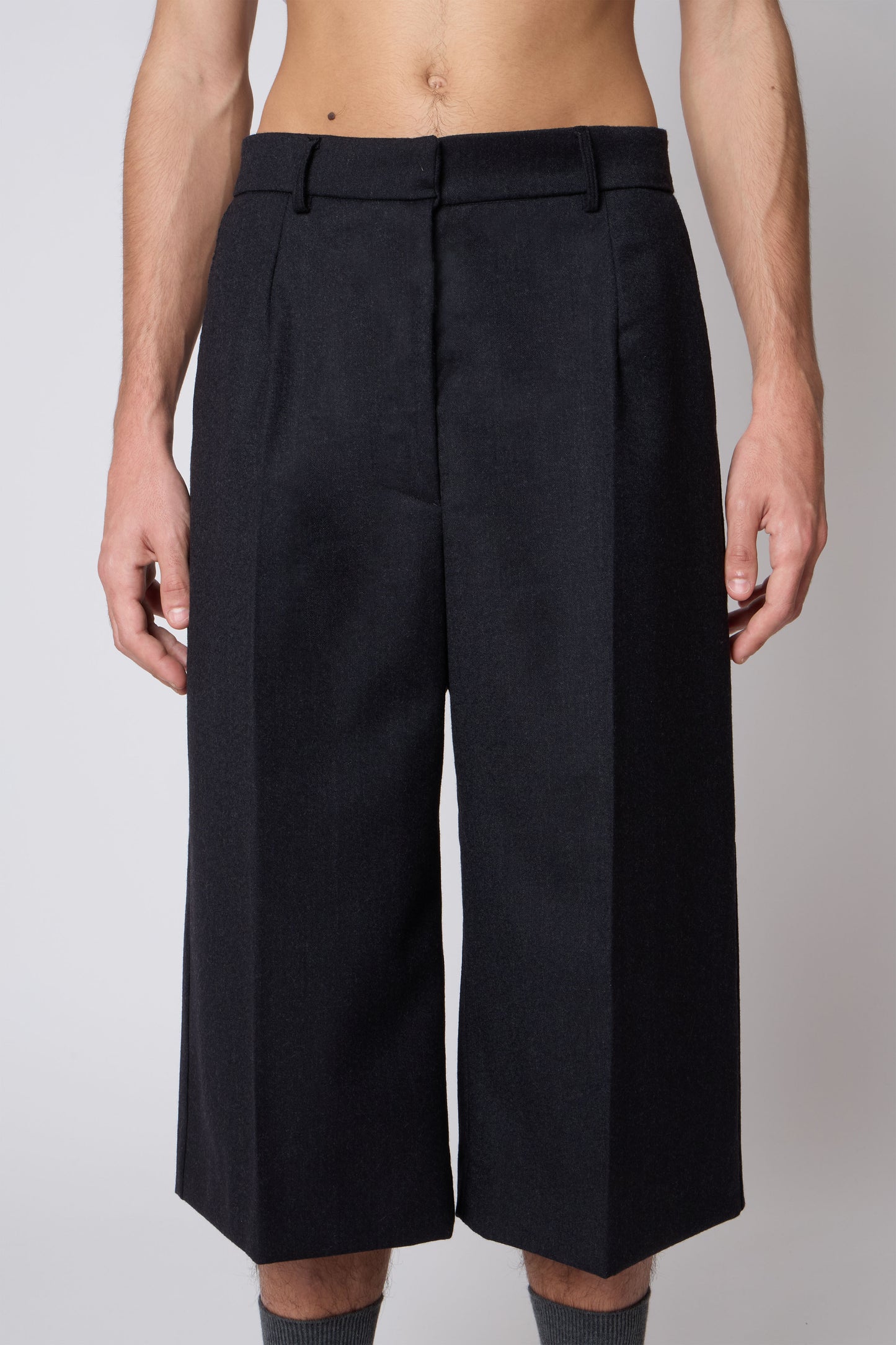 Renè Bermuda in Black Wool