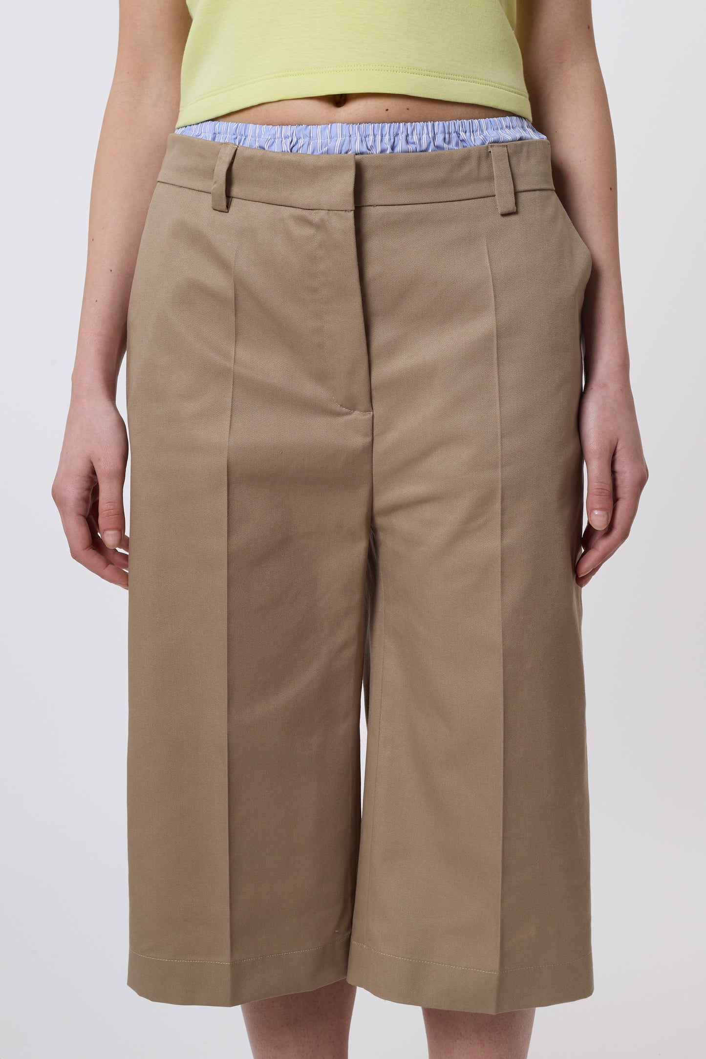 Hugi Bermuda in Beige Cotton