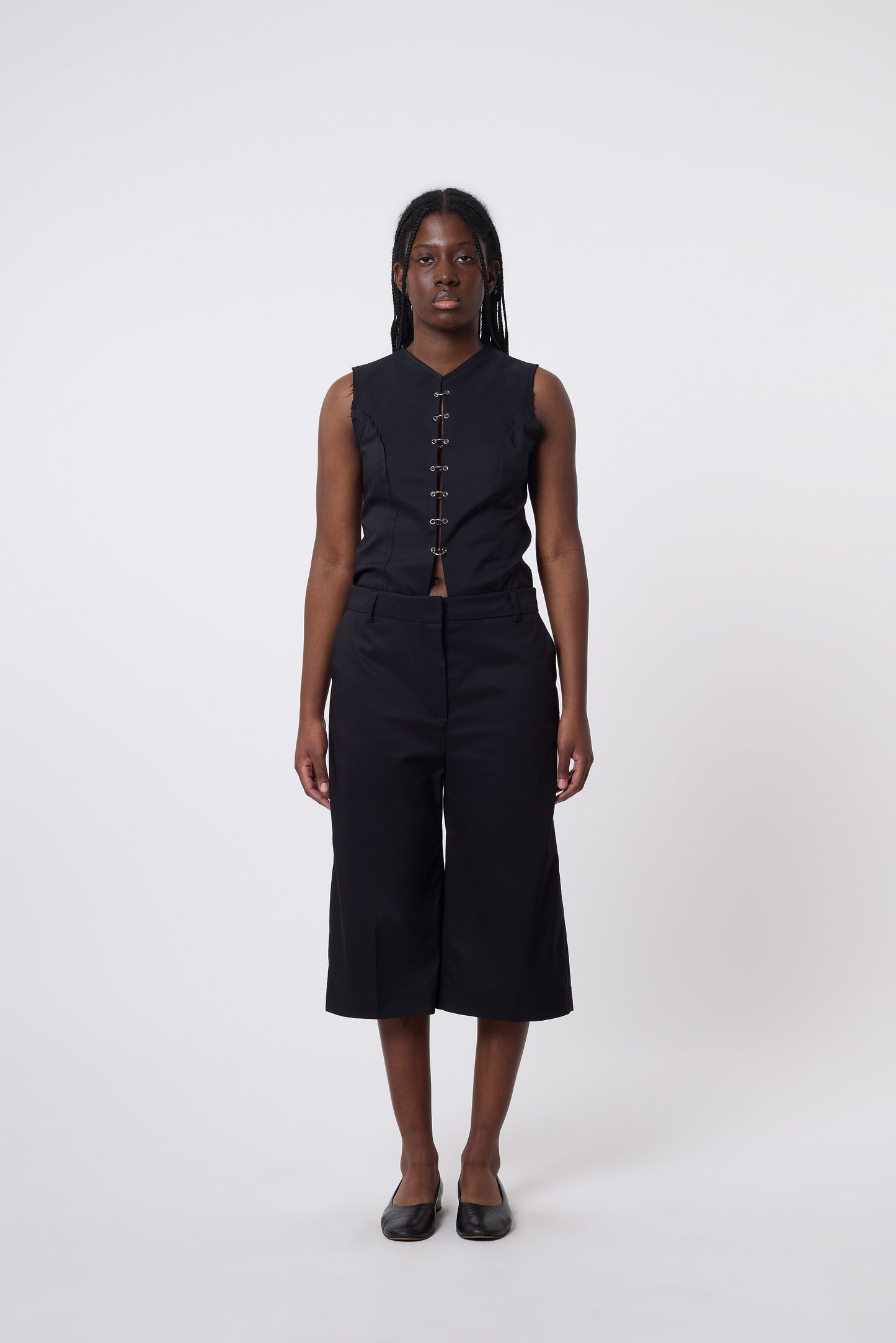 Hugi Bermuda in Black Cotton