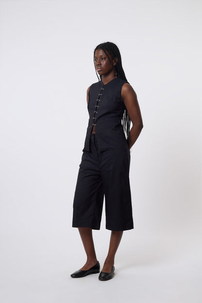 Hugi Bermuda in Black Cotton