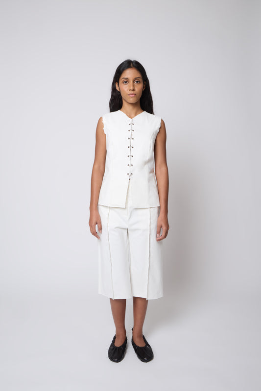 Macondo Vest in White Cotton