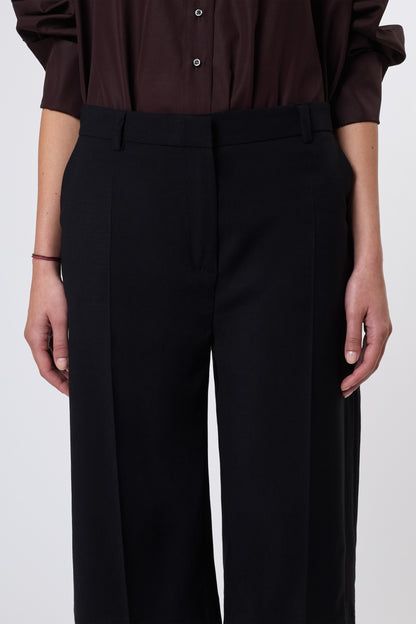 Hugi Bermuda in Black Wool